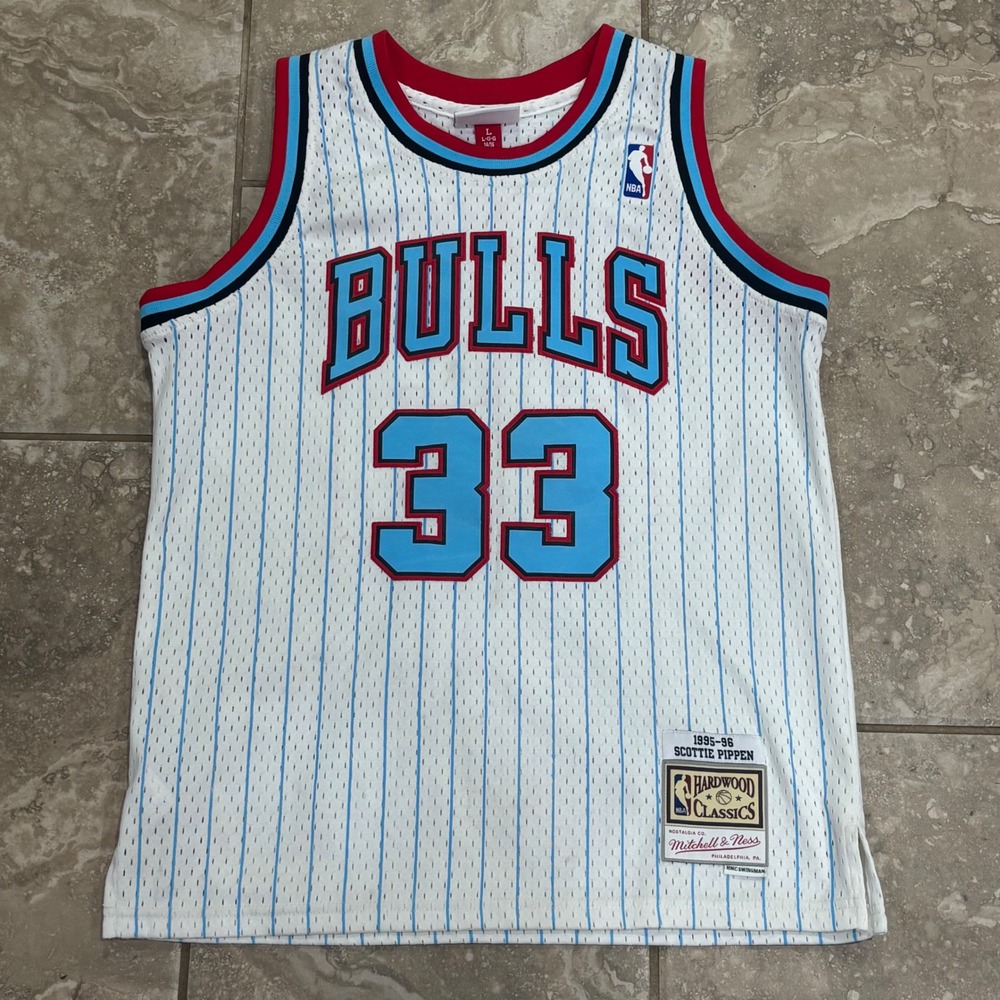 Mitchell & Ness Scottie Pippen Chicago Bulls Jersey Kids L White NBASJ3RD22